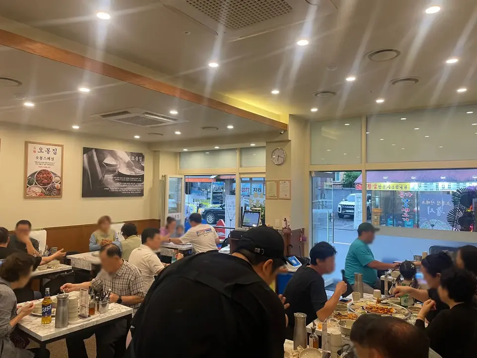 오봉집 매장 내부 홀 모습